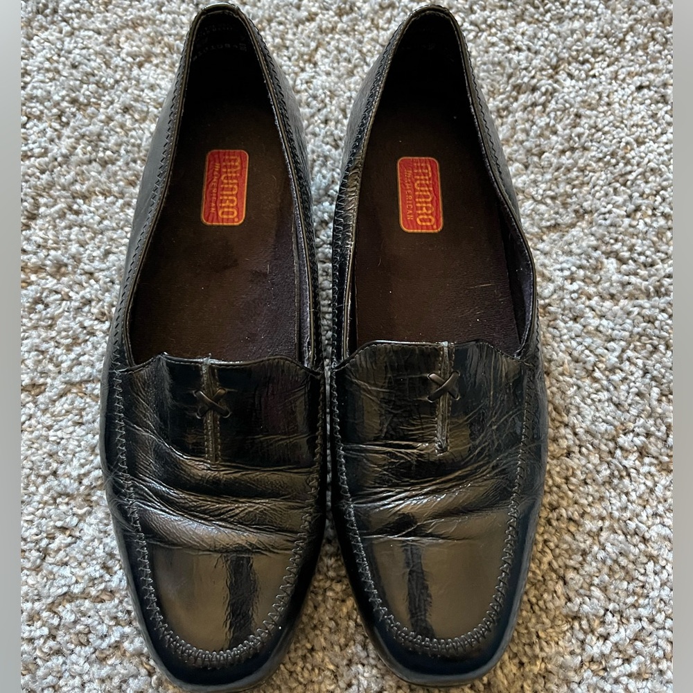 Munro Black Leather Slip-On Loafers